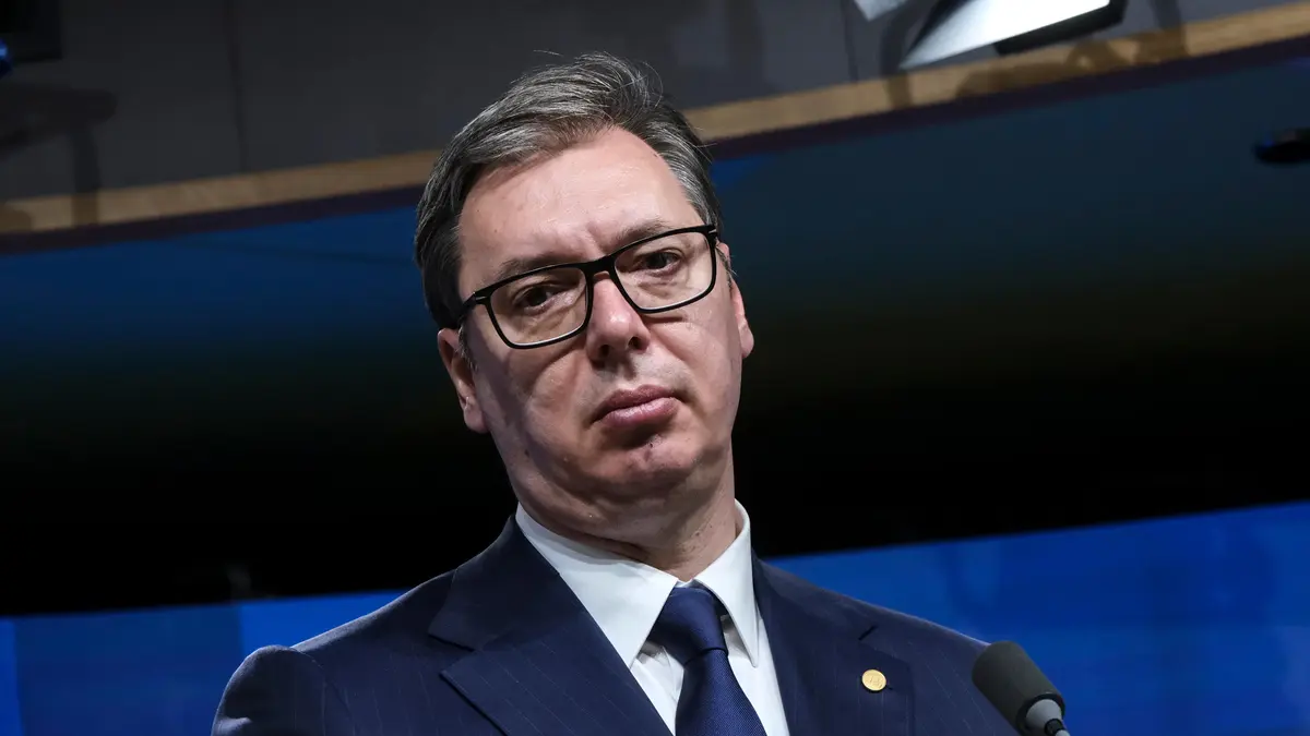 Srbský prezident Vučić oznámil, že po roce studentských protestů rezignuje